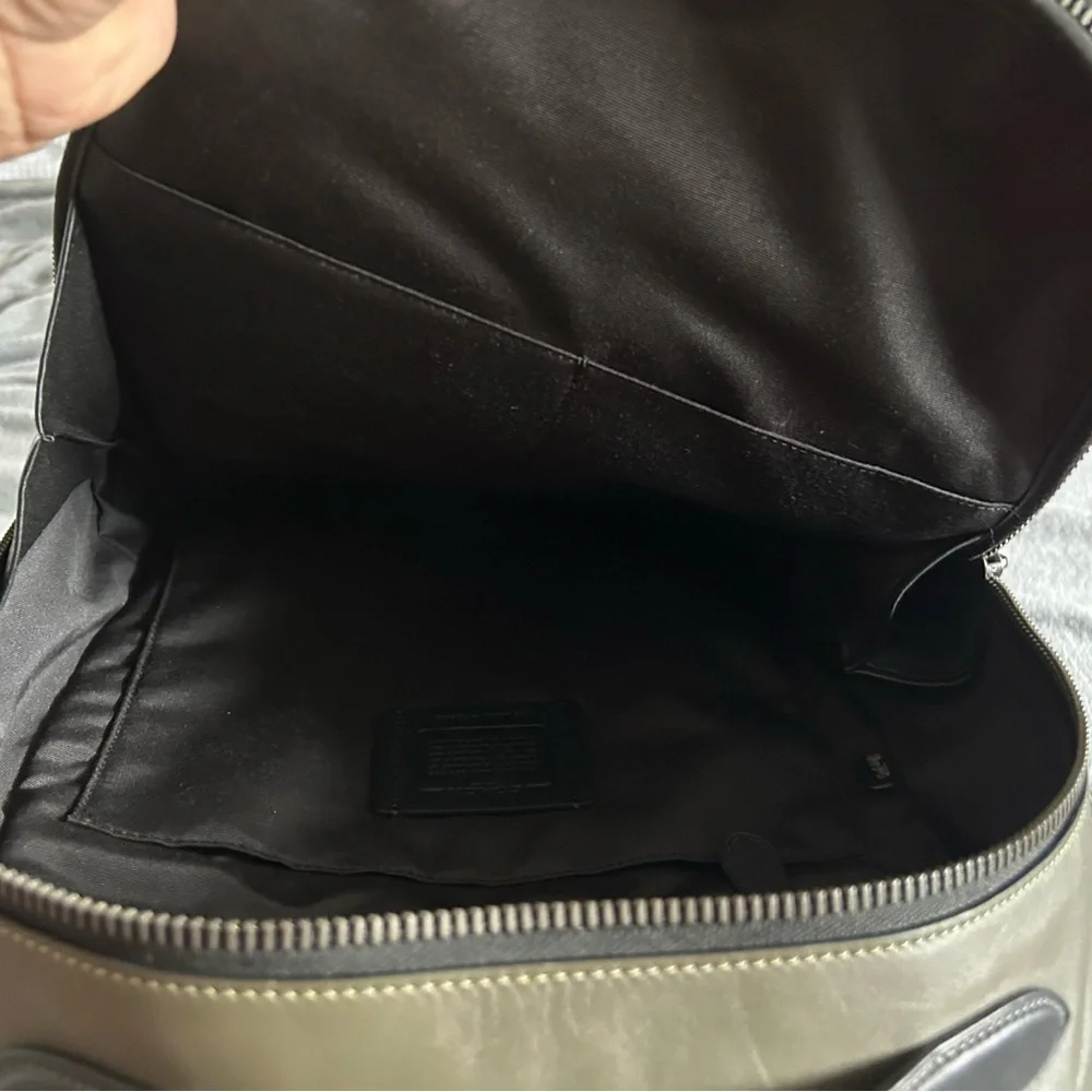 Less than a year old. Barely used. No scuffs or blemishes - Picture 2 of 4